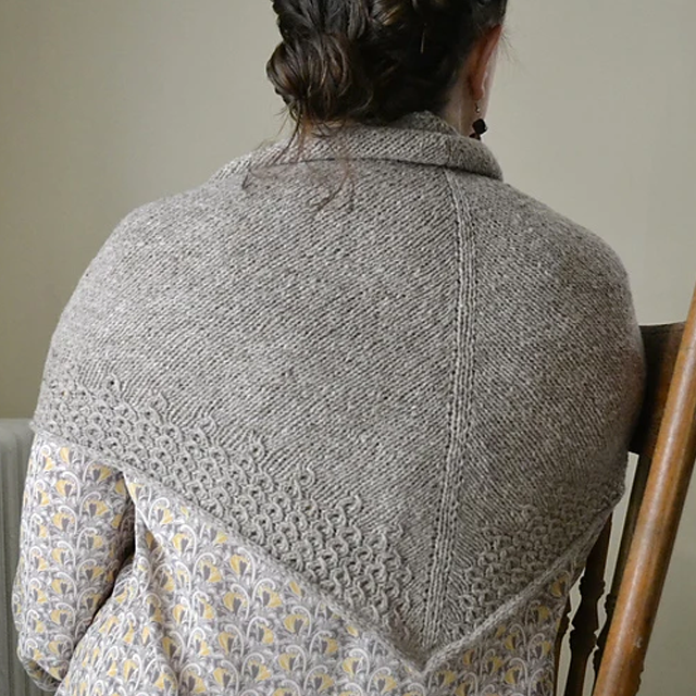 KIT - Lieselotte Shawl with Brooklyn Tweed Loft (American Targhee-Columbia Wool)