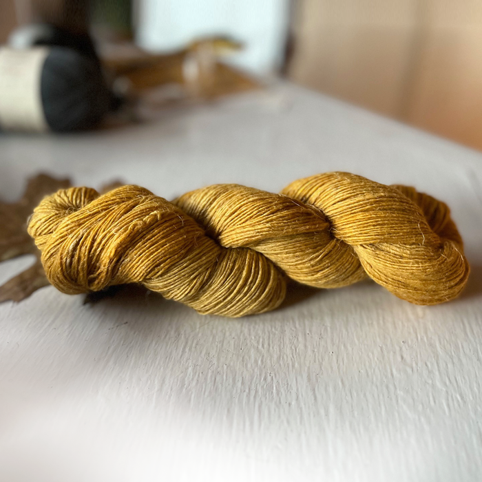 Hand-Dyed Organic Wool / Linen   |   Fingering weight