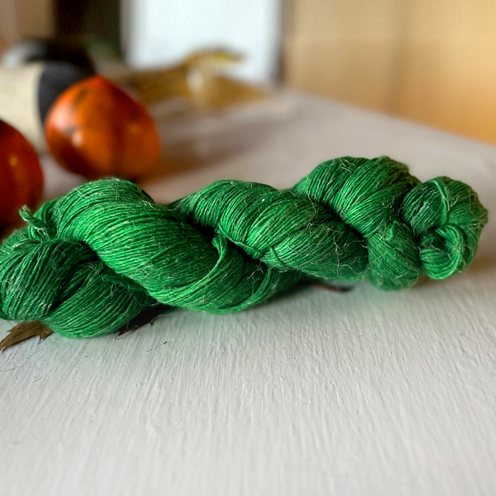 Hand-Dyed Organic Wool / Linen   |   Fingering weight