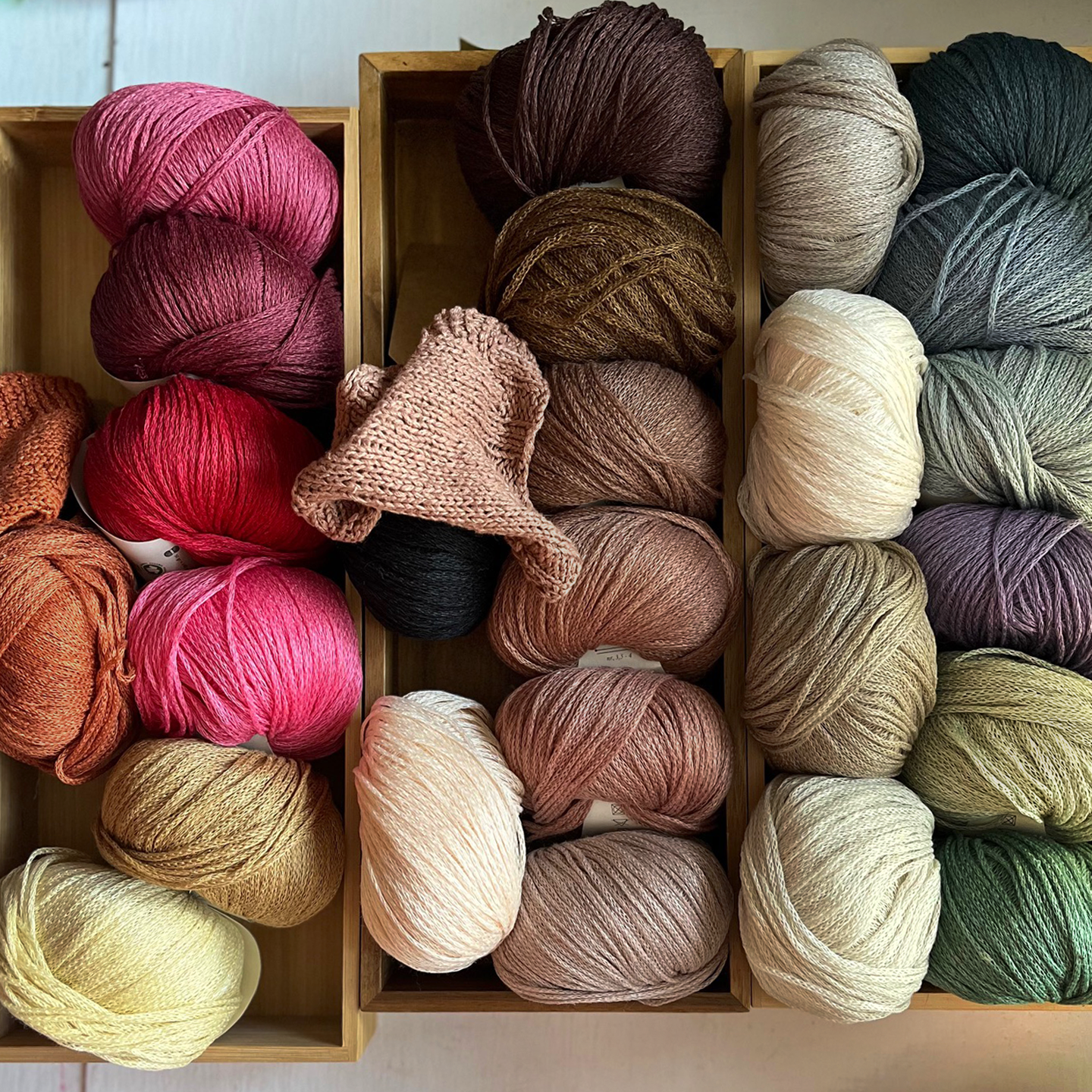 CaMaRose Løvetand Organic Italian Linen is ideal for summer projects.