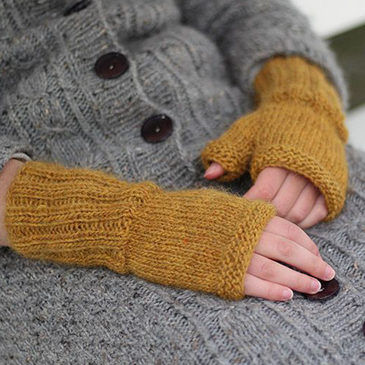 Camarose Chestnut mittens with lamauld