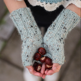 Camarose Chestnut mittens with lamauld