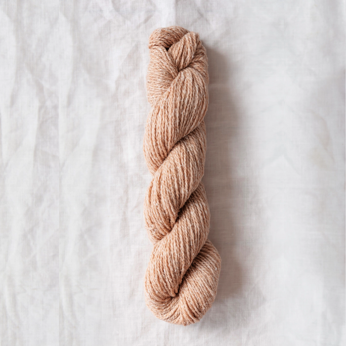 skein of Quince & Co Wren in beige - zacate